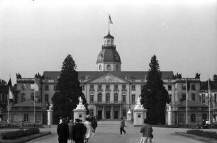 Neueröffnung des Badischen Landesmuseums im wiederaufgebauten Mitteltrakt des Karlsruher Schlosses.