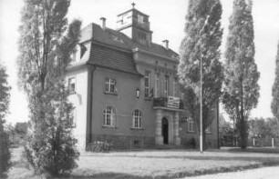 Weixdorf, Rathausplatz. Rathaus (um 1925). Straßenansicht