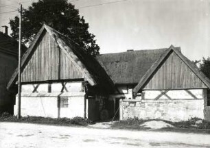 Kleinbauernhof mit Strohdach. Vermutlich aus Sorbischem Siedlungsgebiet