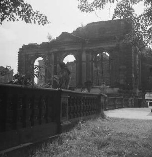 Dresden-Altstadt. Zwinger. Ruine der Sempergalerie