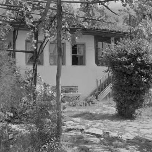 Blick auf ein Wohnhaus der Stadt Karlowo