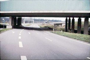 Fahrbahn Ost der L605: Brücke von Süden