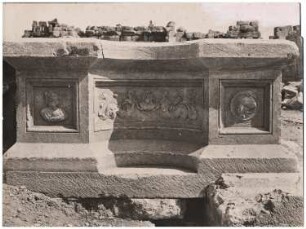Nordbassin, Baalbek: Detail