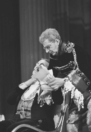 Szenenbilder aus "Monsieur und Madame Denis" und "Salon Pitzelberger", Buffo-Opern von Jacques Offenbach. Staatsoper Berlin im Apollo-Saal, Erstaufführung am 19.10.1963
