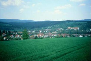 Ortsansicht und Landschaft