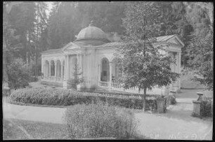 Marienbad. Waldquelle (1840, 1869) : Marienbad. Kolonnade der Waldquelle (1840, 1869; F. Zickler)