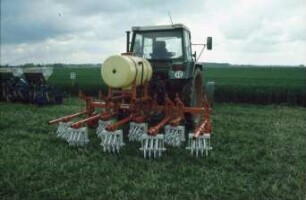 Fotografie: Gartenbautechnik-Freiland, Unkrautbekämpfung, Feldspritze angebaut