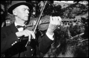 Seljord: spielt Hardanger Geige, beim Wettspielen