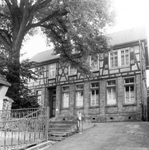 Ehemalige Schule (Mischbau); Ortenberg, Hauptstraße 53