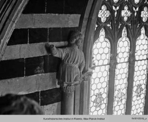 Heiligenbüsten zu Seiten der Obergadenfenster : Halbfiguren im Langhaus