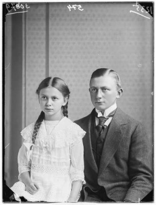 Herr Pohle jr. und Schwester