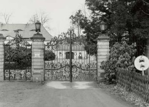 Milkel, Schloss, Toranlage : Milkel (Kreis Bautzen), Schloss, Toranlage, Schlossgarten, 2. Hälfte 18. Jahrhundert, Straßenansicht mit Einfahrt