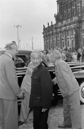 Dresden-Altstadt. Hồ Chí Minh, Präsident der Demokratischen Republik Nordvietnam, auf dem Theaterplatz