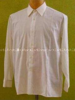 Hemd zur Uniform eines Angehörigen des Büros für Besuchs- und Reiseangelegenheiten