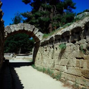 Olympia. Gewölbegang zwischen Altis und Stadion