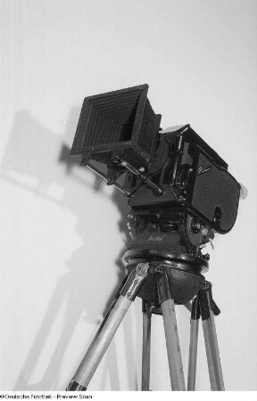 Eine Filmkamera der sowjetischen Sektion auf der Leipziger Frühjahrsmesse