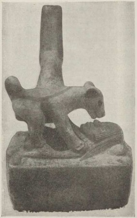 Fotografie eines antiken peruanischen Trinkgefäßes