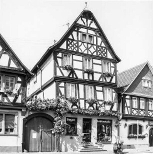 Fachwerkwohnhaus; Seligenstadt, Marktplatz 9