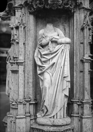 Grabdenkmal des Philibert des Schönen, Herzog von Savoyen,Tumba, Ostseite: Heiligenfigur