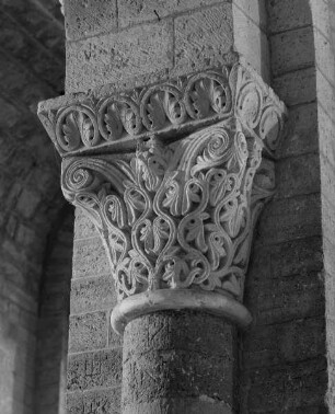 Romanische Kapitelle im Inneren — Kapitell 24: Laubwerk und Ranken