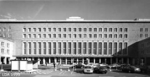 Flughafen Tempelhof; Berlin, Tempelhof-Schöneberg & Neukölln