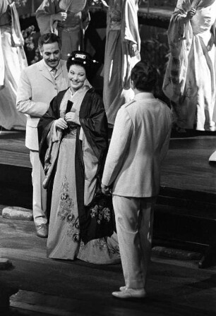 Szenenbilder aus "La Bohème", Oper in vier Bildern von Giacomo Puccini. Komische Oper Berlin, Juli 1960