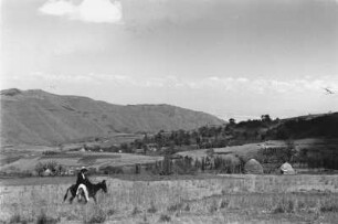 Kulturlandschaft nahe der Stadt Gamo (Äthiopienreise 1937/1938 - 3. Fahrt: von Addis Abeba nach Mogadischu und zurück)