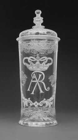 Deckelhumpen (mit bekröntem Monogramm AR, flankiert von zwei Füllhörnern) aus Schloß Moritzburg