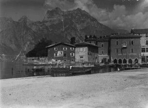 Hafenansicht : Blick in den Hafen von Torbole
