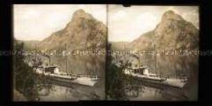 Ausflugsdampfer auf dem Traunsee, Traunstein