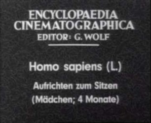 Homo sapiens - Aufrichten zum Sitzen (Mädchen, 4 Monate)