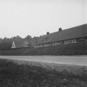Schorfheide : Schorfheide, Fachwerkgebäude mit Reetdach, hinterer Trakt mit Vorlaube an der Giebelseite