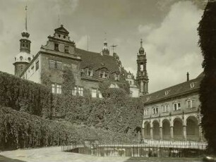 Stallhof und Kanzlei : Dresden, Stallhof, Ansicht von Osten über die Pferdeschwemme auf Kanzlei und Langen Gang