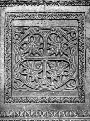 Ornamentales Relief : Ornamentales Relief aus einer Sammlung in Ravenna