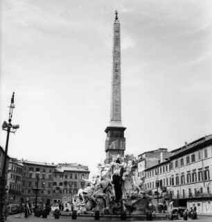 Fontana dei Quattro Fiumi : Fontana dei Quattro Fiumi (1648/1651; G. L. Bernini). Rom, Piazza Navona