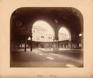 Görlitzer Bahnhof, Berlin: Innenansicht der Bahnhofshalle