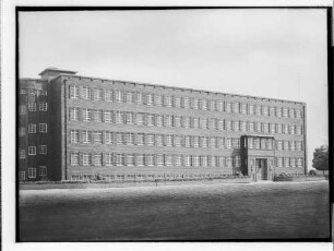 Lyzeum Caspar-Voght-Straße [Schule Caspar-Voght-Straße] [Oberrealschule für Mädchen Caspar-Voght-Straße] (Hamburg-Hamm): Modell : SchumacherWV Nr. 302