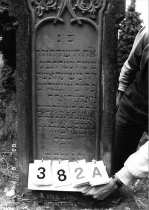 Grabstein 382 (Index: 100095447) Maße HxBxT: 149x50x12 cm: Grabstein 382A