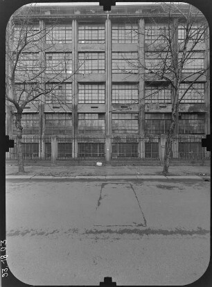 Dresden-Striesen, Glashütter Straße 101. Fabrikgebäude (1936-1938). Straßenfront (Teilansicht)