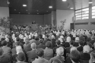 Einweihung des neuen Mutterhauses Bethlehem der Evangelischen Diakonischen Gemeinschaft mit Kindergärtnerinnenseminar, Internat und Kindergarten in der Nordweststadt.