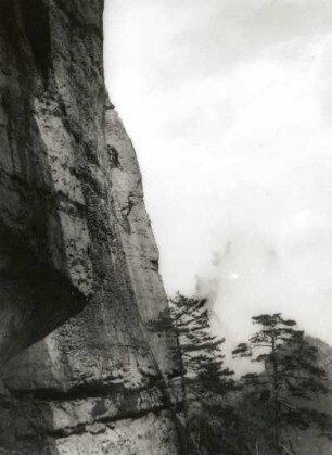 Sächsische Schweiz. Kleiner Zschand, Bärfangwarte. Seilschaft Karlheinz Gonda/Gerhard Junghans an der Stolleverschneidung (VIIb)