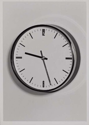 Kienzle Wanduhr "65 / 5172" von Kurt Traeg