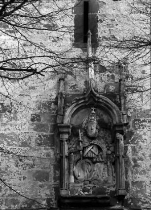 Endingen: Altes Relief an der Peterskirche "Petrus"