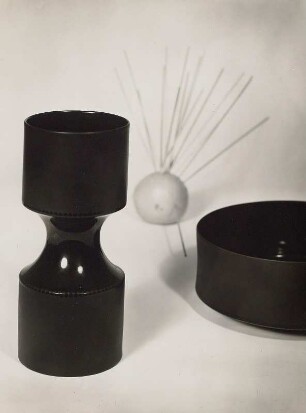 Vase und Schale