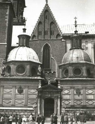 Krakow, Polen. Wawel, Kathedrale (14. Jahrhundert). Wasa- und Sigismund-Kapelle (1519-1531; B. Berecci) von Süden