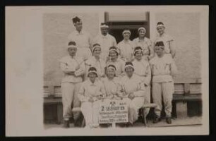 Einfahrt ins Salzbergwerk. Erinnerungsgruppenfoto in Salzwerker-Tracht in Alt-Aussee 1925 mit Heinrich Zimmer