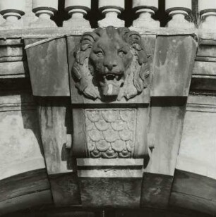 Dresden, Ausstellungsgebäude des Sächsischen Kunstvereins, Schlussstein mit Löwenkopf