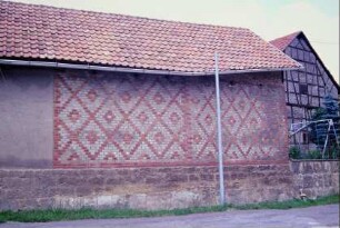 Wirtschaftsgebäude mit Ziegelornamentik