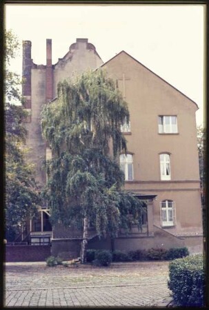 Seitenfassade eines Hauses an der Wilhelmsaue