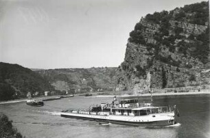 Schleppzug vor der Loreley